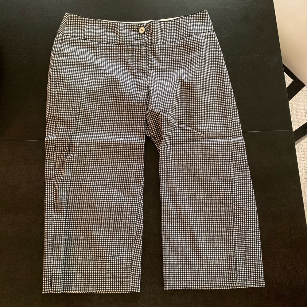 WHITE HOUSE BLACK MARKET-blk&white checkered short